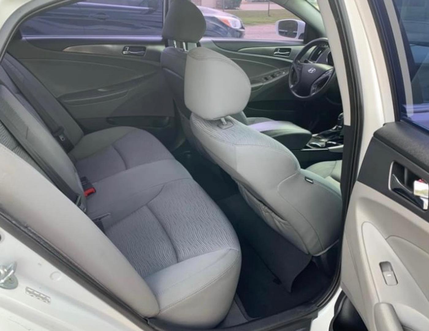 2013 White /gray Hyundai Sonata Sedan (KMHEC4A49DA) with an 2.4L L4 DOHC 16V HYBRID engine, Automatic transmission, located at 1830 North Belt Line Road, Irving, TX, 75061, (469) 524-0199, 32.834373, -96.993584 - Photo#8